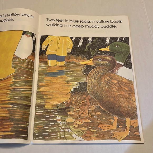 Big book: Two feet - Picture 2 of 6